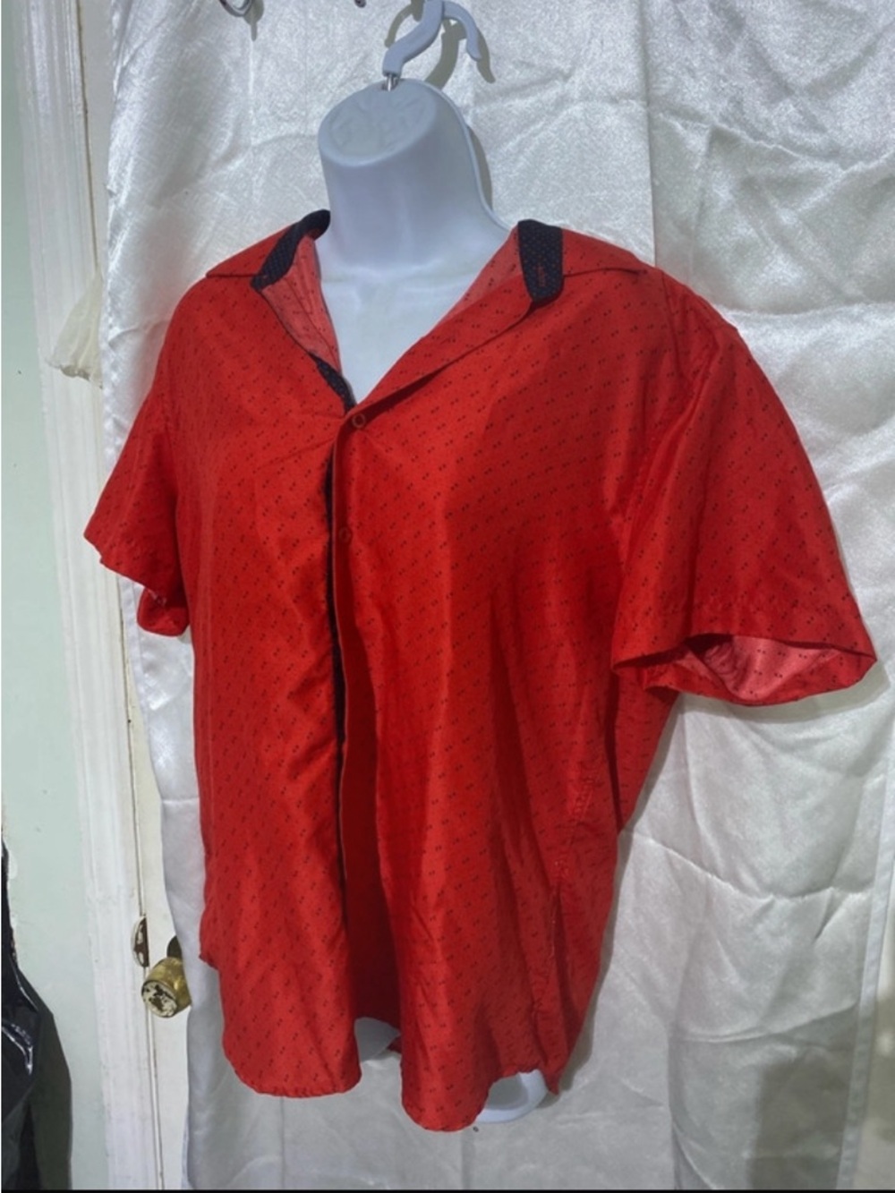 Casual Red Short-Sleeve Button-Down Shirt